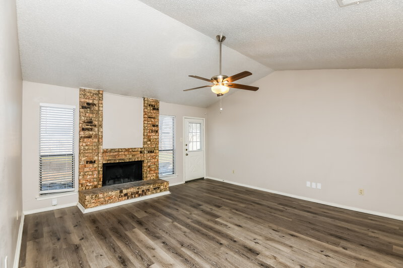 2,160/Mo, 5310 Virburnum Ct Arlington, TX 76018 Living Room View