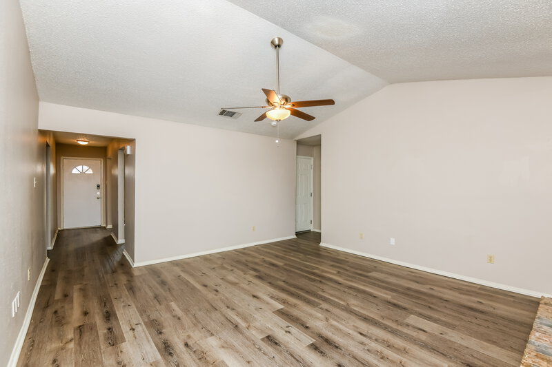 2,160/Mo, 5310 Virburnum Ct Arlington, TX 76018 Living Room View 2
