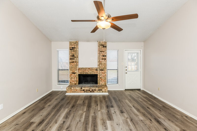 2,160/Mo, 5310 Virburnum Ct Arlington, TX 76018 Living Room View 3