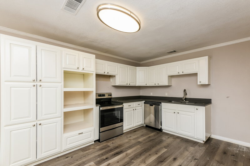 2,160/Mo, 5310 Virburnum Ct Arlington, TX 76018 Kitchen View 3