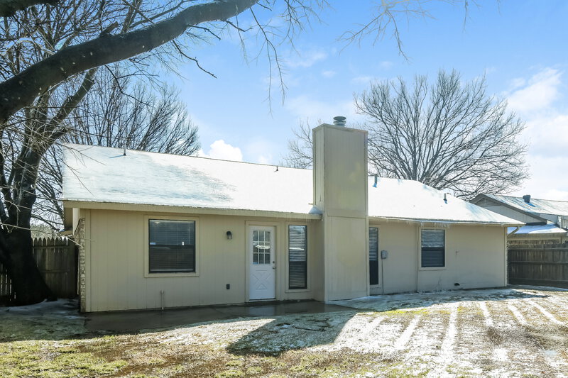 2,160/Mo, 5310 Virburnum Ct Arlington, TX 76018 Rear View