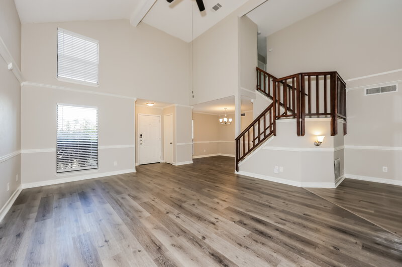 2,595/Mo, 2205 Gladstone Dr Arlington, TX 76018 Living Room View 2