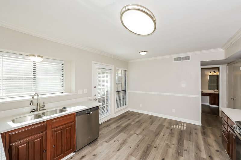 2,595/Mo, 2205 Gladstone Dr Arlington, TX 76018 Kitchen View
