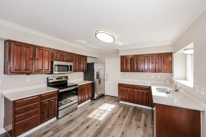 2,595/Mo, 2205 Gladstone Dr Arlington, TX 76018 Kitchen View 2