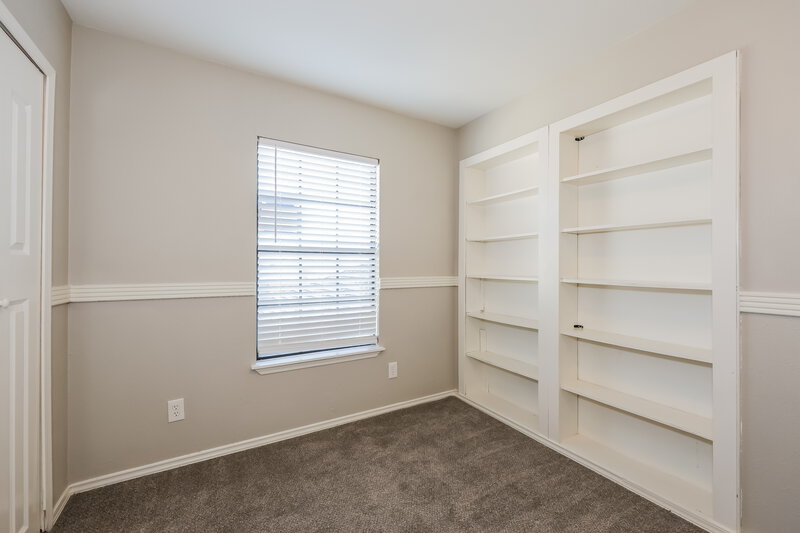 2,595/Mo, 2205 Gladstone Dr Arlington, TX 76018 Bedroom View 3