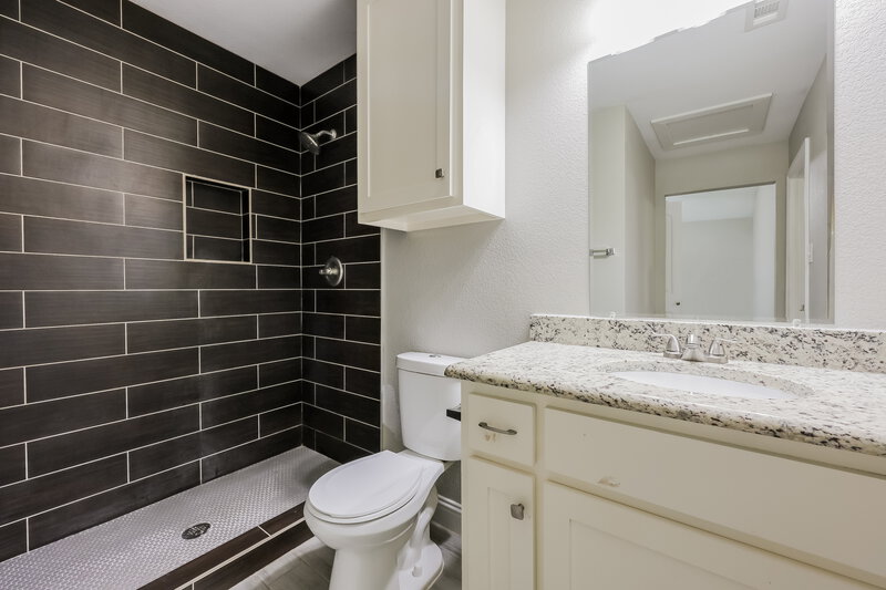 2,365/Mo, 10536 Wild Oak Drive Fort Worth, TX 76140 Main Bathroom View