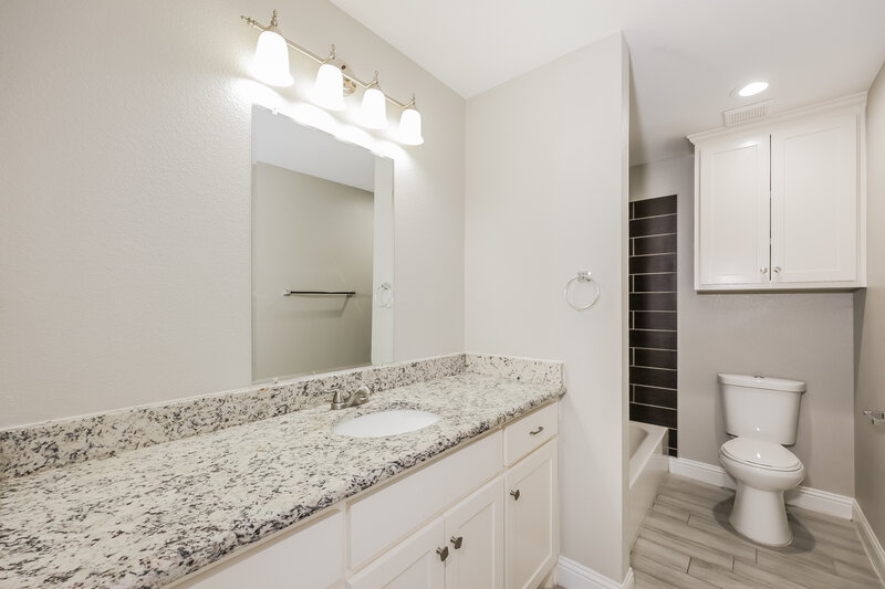 2,365/Mo, 10536 Wild Oak Drive Fort Worth, TX 76140 Bathroom View
