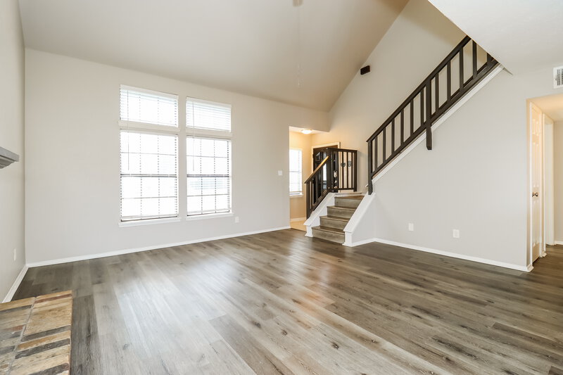 2,295/Mo, 1217 Greenbriar Ln Lancaster, TX 75146 Living Room View 2
