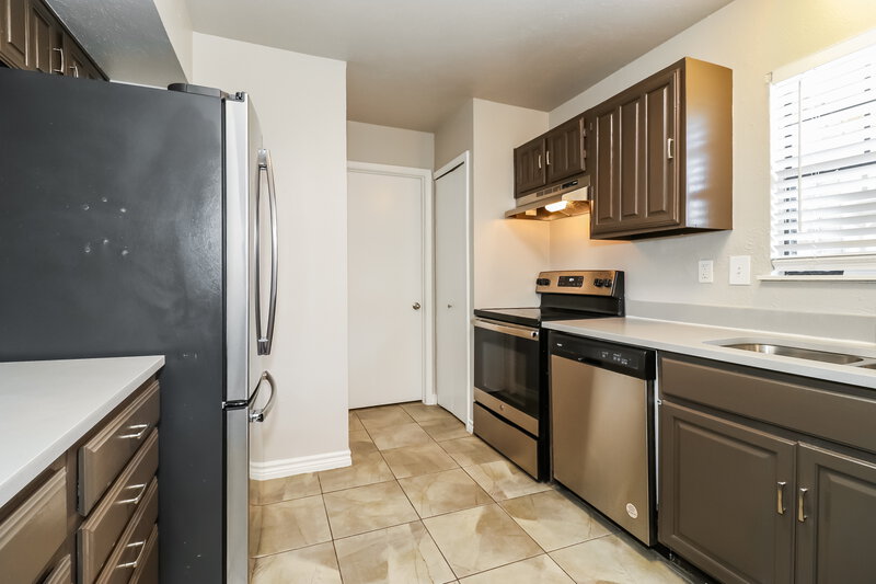 2,295/Mo, 1217 Greenbriar Ln Lancaster, TX 75146 Kitchen View