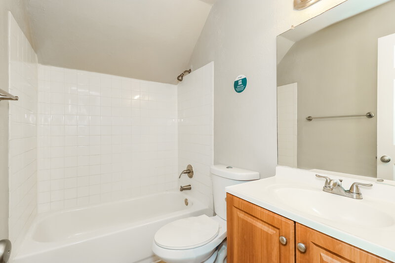 2,295/Mo, 1217 Greenbriar Ln Lancaster, TX 75146 Bathroom View