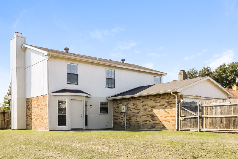 2,295/Mo, 1217 Greenbriar Ln Lancaster, TX 75146 Rear View 2