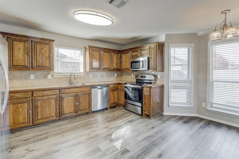 2,210/Mo, 903 Grouse Rd Glenn Heights, TX 75154 Kitchen View 2