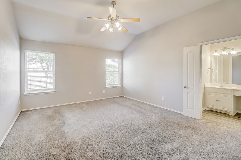 2,210/Mo, 903 Grouse Rd Glenn Heights, TX 75154 Main Bedroom View