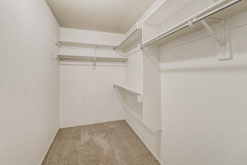 2,210/Mo, 903 Grouse Rd Glenn Heights, TX 75154 Walk In Closet View