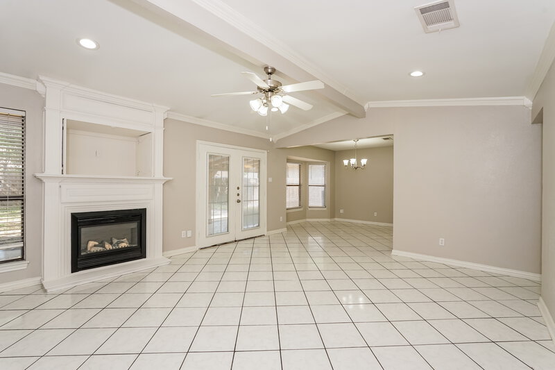 2,415/Mo, 905 Thistle Ridge Ct Arlington, TX 76017 Living Room View