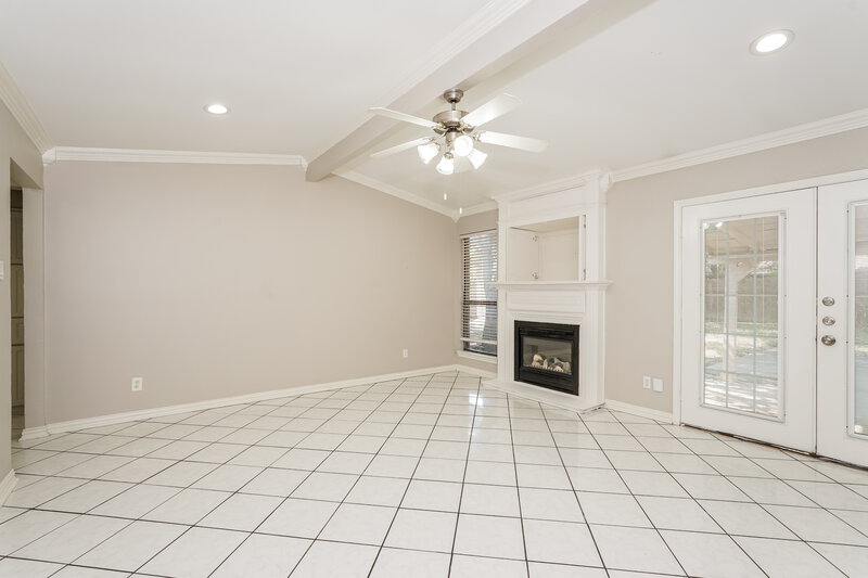 2,415/Mo, 905 Thistle Ridge Ct Arlington, TX 76017 Living Room View 2