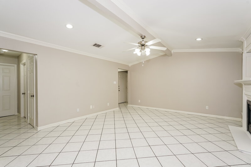 2,415/Mo, 905 Thistle Ridge Ct Arlington, TX 76017 Living Room View 3