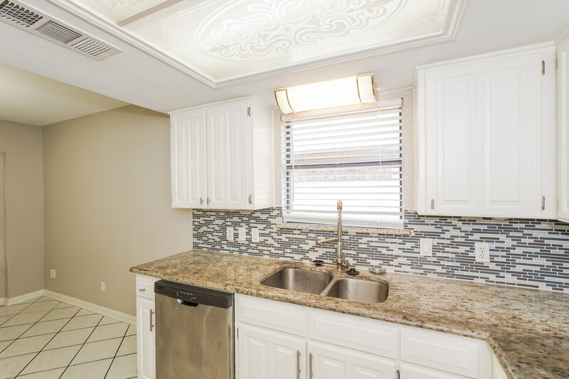 2,415/Mo, 905 Thistle Ridge Ct Arlington, TX 76017 Kitchen View 3