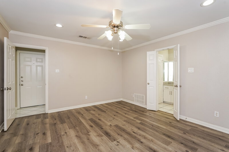2,415/Mo, 905 Thistle Ridge Ct Arlington, TX 76017 Main Bedroom View 2