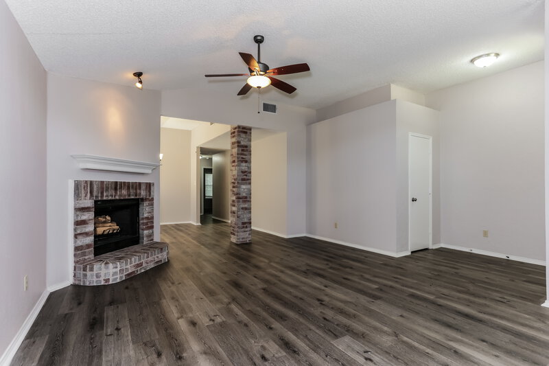 2,495/Mo, 1111 Stone Creek Dr Mansfield, TX 76063 Living Room View 2