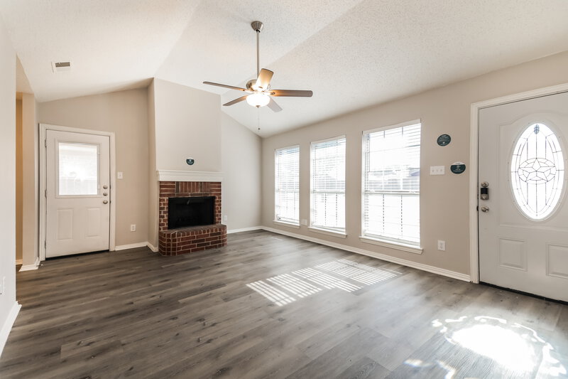 1,910/Mo, 1125 Lake Haven Drive Little Elm, TX 75068 Living Room View 4