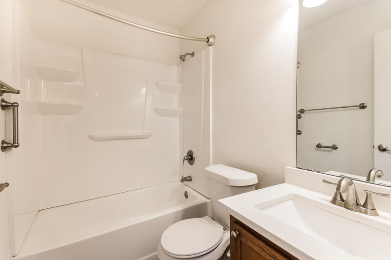 1,910/Mo, 1125 Lake Haven Drive Little Elm, TX 75068 Main Bathroom View