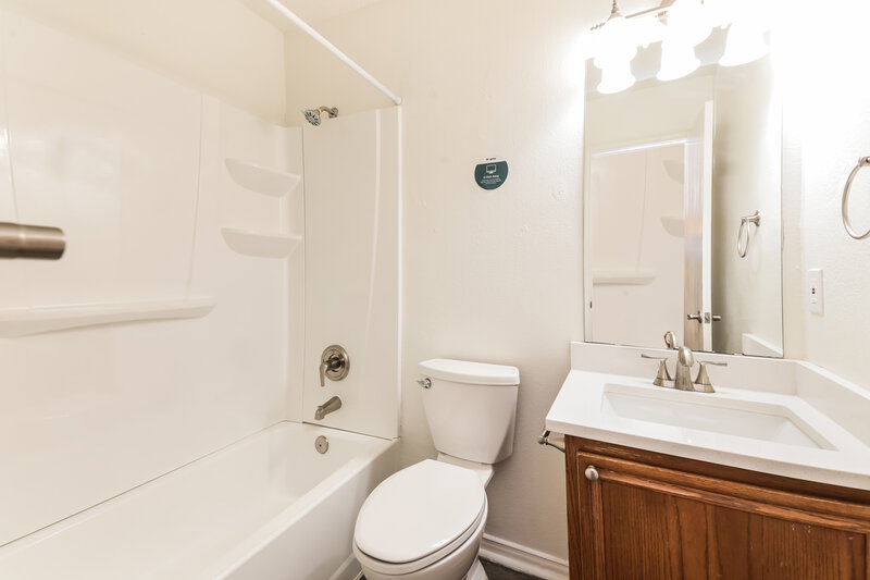 1,910/Mo, 1125 Lake Haven Drive Little Elm, TX 75068 Bathroom View