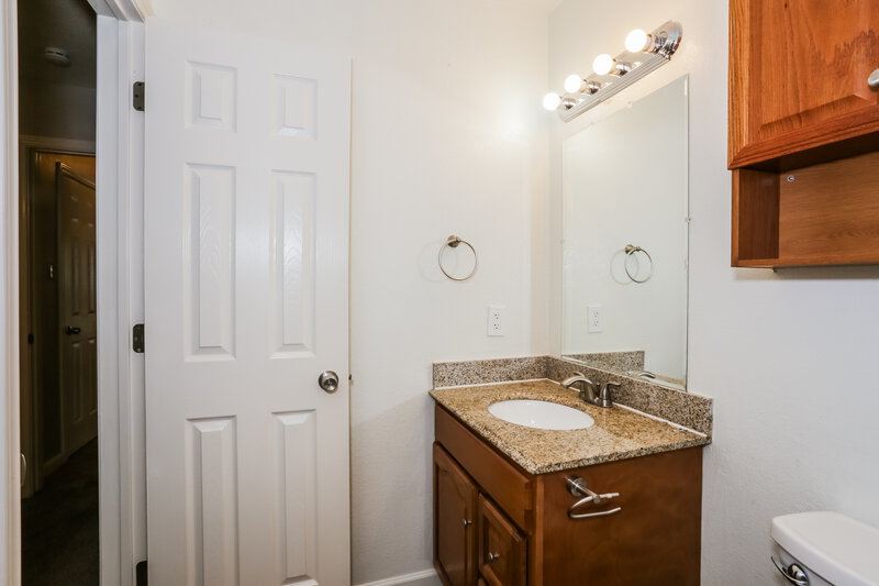 1,960/Mo, 5907 Willow Crest Dr Arlington, TX 76017 Bathroom View