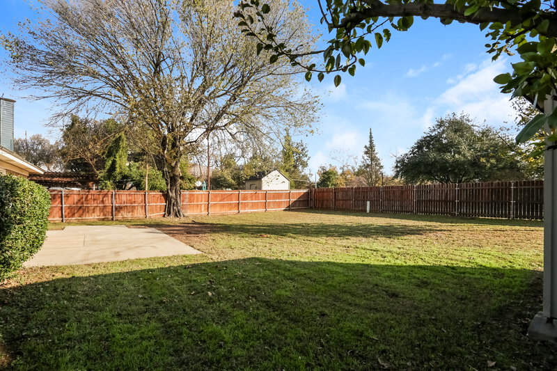 1,960/Mo, 5907 Willow Crest Dr Arlington, TX 76017 Rear View 2