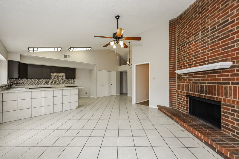 2,375/Mo, 5215 Nocona Lane Arlington, TX 76018 Living Room View 2