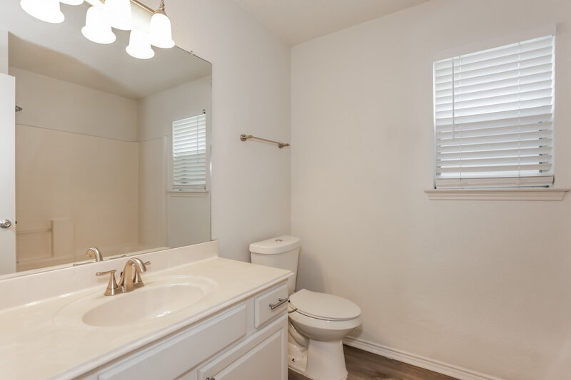 1,805/Mo, 10213 Dallam Lane Fort Worth, TX 76108 Bathroom View