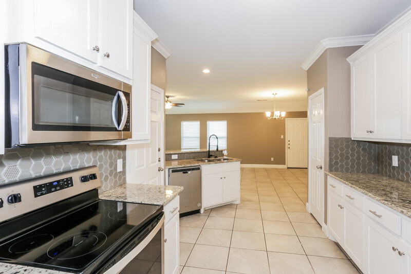 1,825/Mo, 811 N Ridge White Settlement, TX 76108 Kitchen View