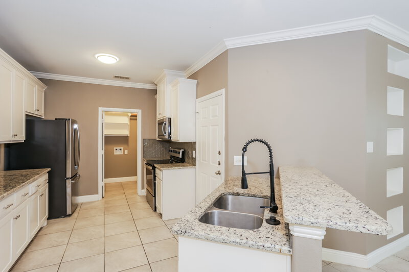1,825/Mo, 811 N Ridge White Settlement, TX 76108 Kitchen View 2