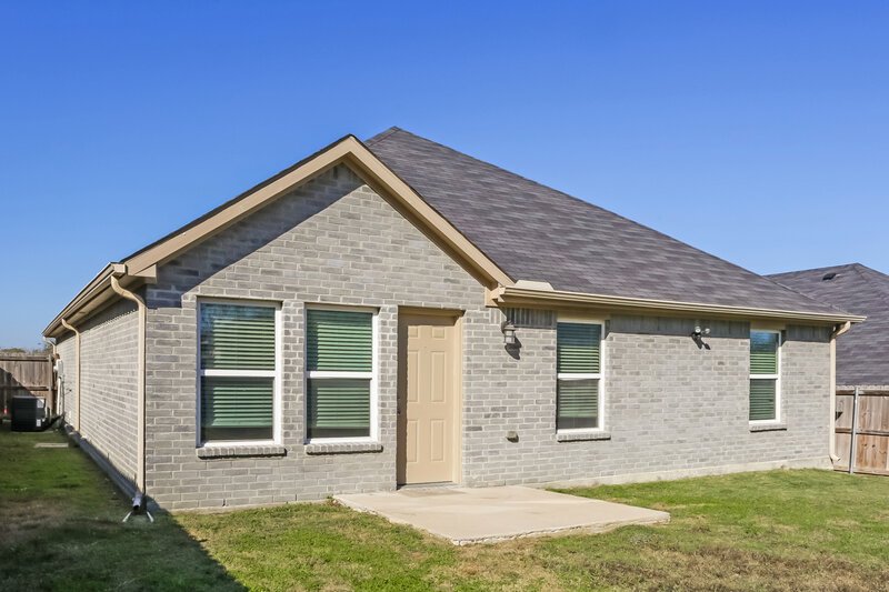 1,825/Mo, 811 N Ridge White Settlement, TX 76108 Rear View
