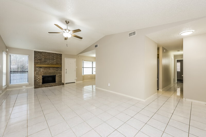 2,120/Mo, 907 Cedar Run Dr Duncanville, TX 75137 Living Room View