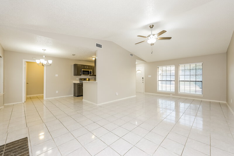 2,120/Mo, 907 Cedar Run Dr Duncanville, TX 75137 Living Room View 3