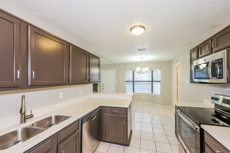 2,120/Mo, 907 Cedar Run Dr Duncanville, TX 75137 Kitchen View 2