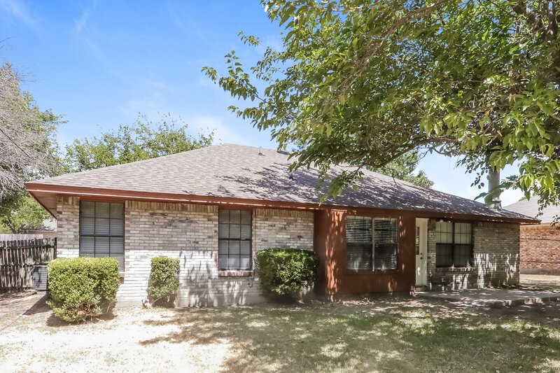 2,290/Mo, 1011 Brookside Dr Cedar Hill, TX 75104 Rear View