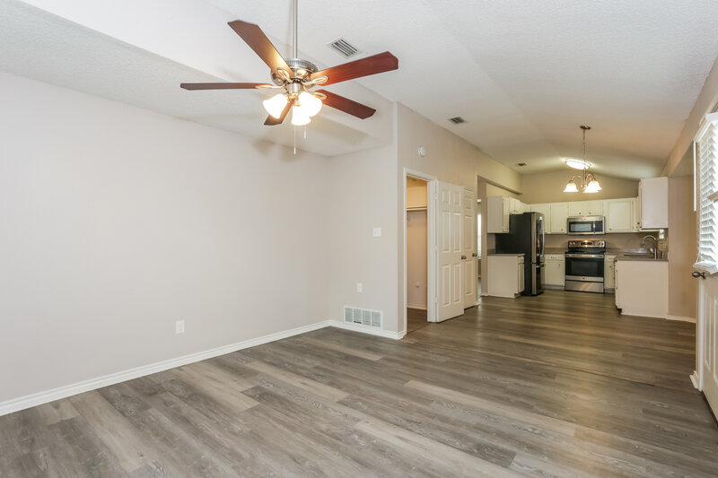 2,395/Mo, 208 Chamblin Dr Cedar Hill, TX 75104 Living Room View 2
