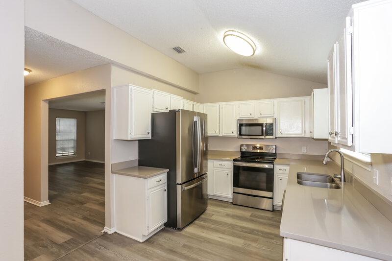2,395/Mo, 208 Chamblin Dr Cedar Hill, TX 75104 Kitchen View 2