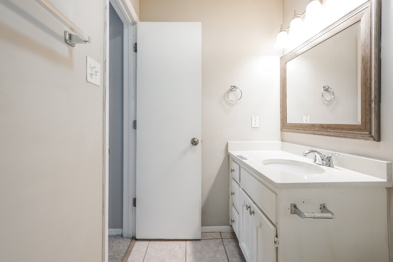 1,935/Mo, 6628 Brookdale Dr Watauga, TX 76148 Main Bathroom View