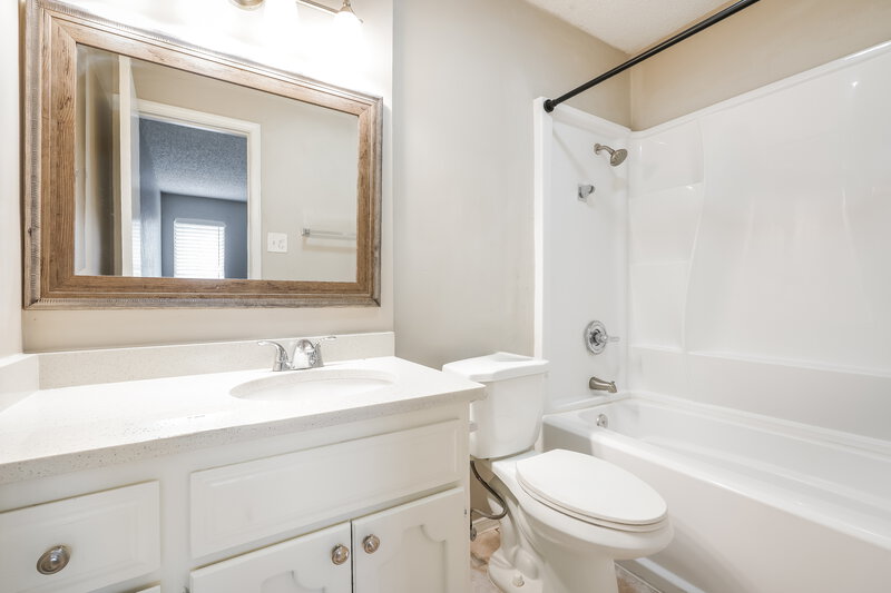 1,935/Mo, 6628 Brookdale Dr Watauga, TX 76148 Bathroom View