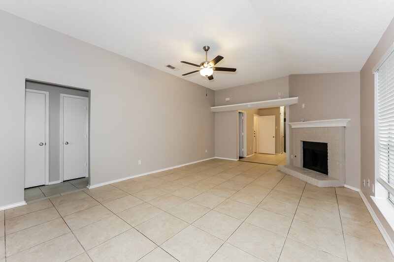 2,085/Mo, 1501 Juniper Ln Mesquite, TX 75149 Living Room View 2