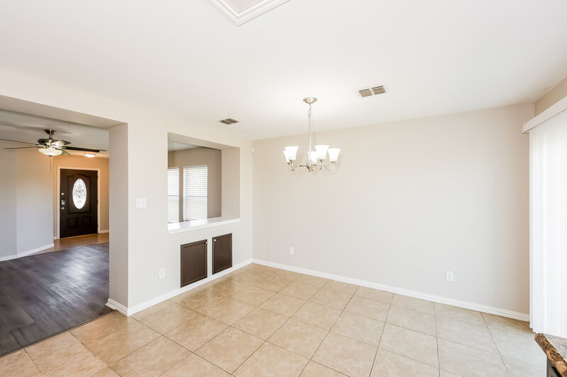 2,270/Mo, 721 King St Cedar Hill, TX 75104 Dining Room View
