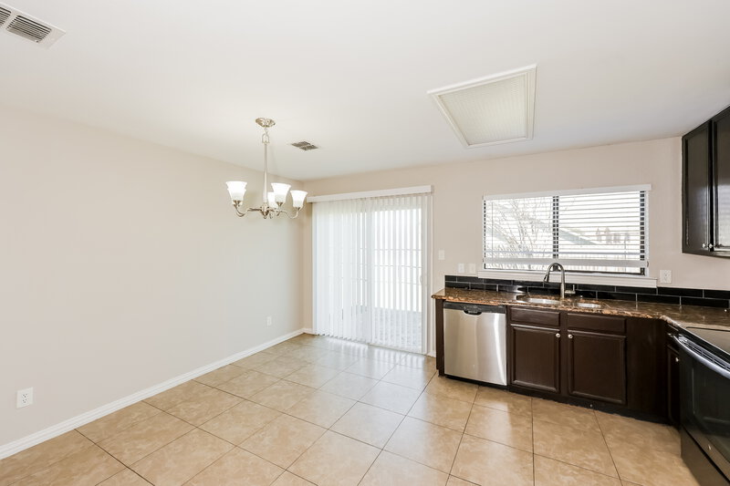 2,270/Mo, 721 King St Cedar Hill, TX 75104 Kitchen View