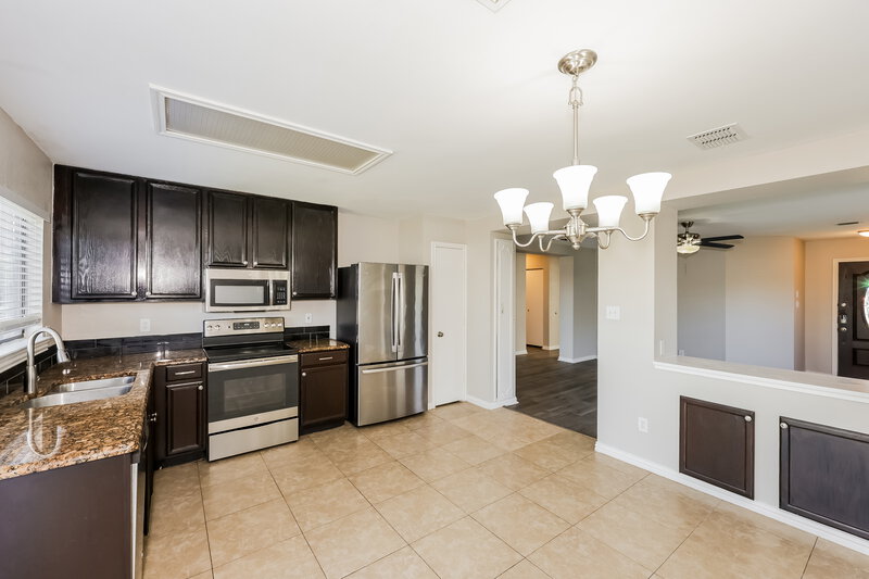 2,270/Mo, 721 King St Cedar Hill, TX 75104 Kitchen View 2