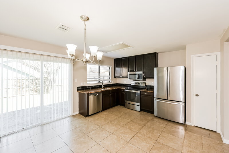 2,270/Mo, 721 King St Cedar Hill, TX 75104 Kitchen View 3