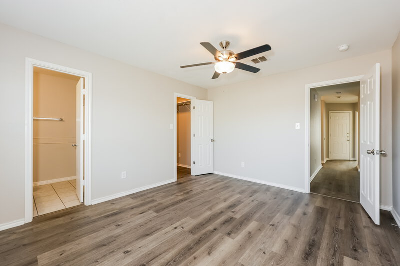 2,270/Mo, 721 King St Cedar Hill, TX 75104 Main Bedroom View 2