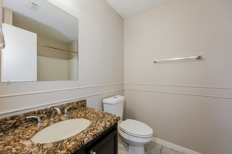 2,270/Mo, 721 King St Cedar Hill, TX 75104 Main Bathroom View