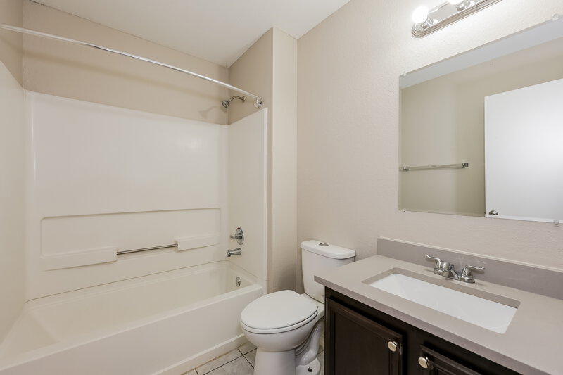 2,270/Mo, 721 King St Cedar Hill, TX 75104 Bathroom View